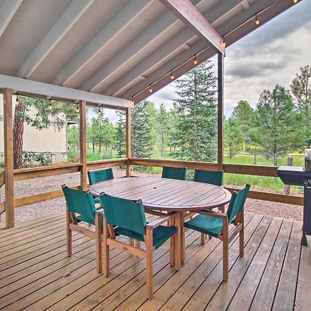 Pinetop Cabin Retreat With Fire Pit And Covered Deck Exterior photo