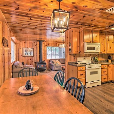 Pinetop Cabin Retreat With Fire Pit And Covered Deck Exterior photo