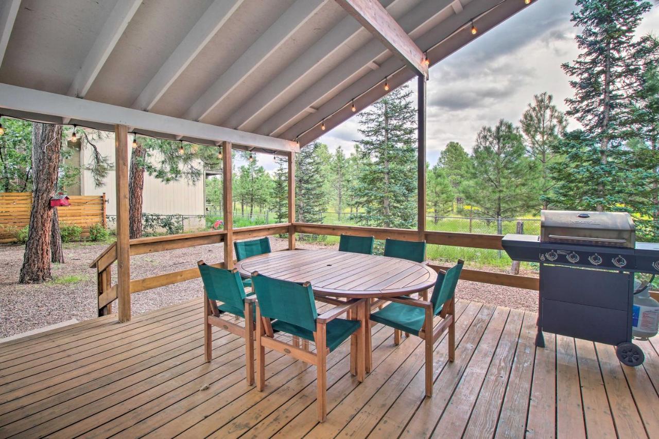 Pinetop Cabin Retreat With Fire Pit And Covered Deck Exterior photo