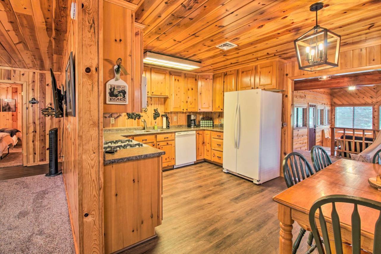 Pinetop Cabin Retreat With Fire Pit And Covered Deck Exterior photo