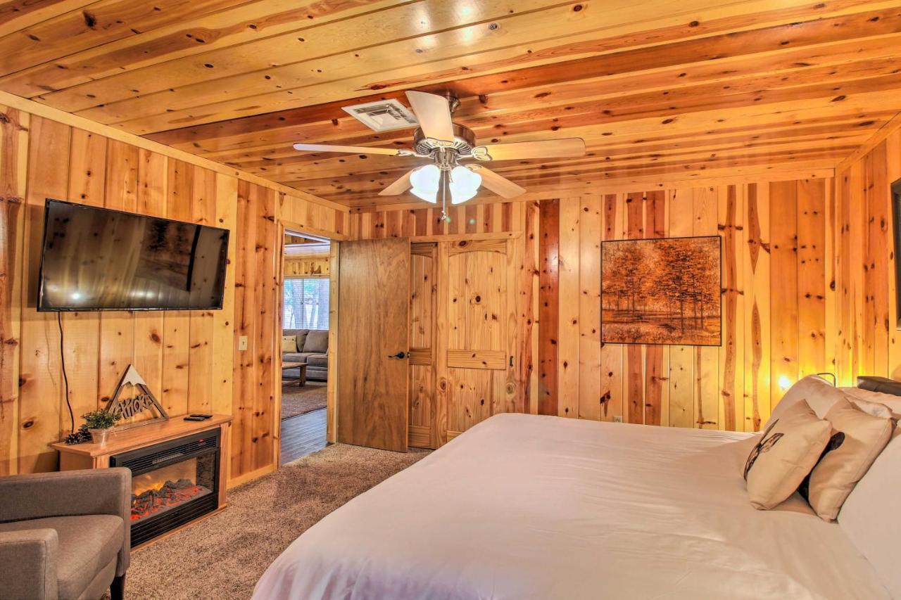 Pinetop Cabin Retreat With Fire Pit And Covered Deck Exterior photo