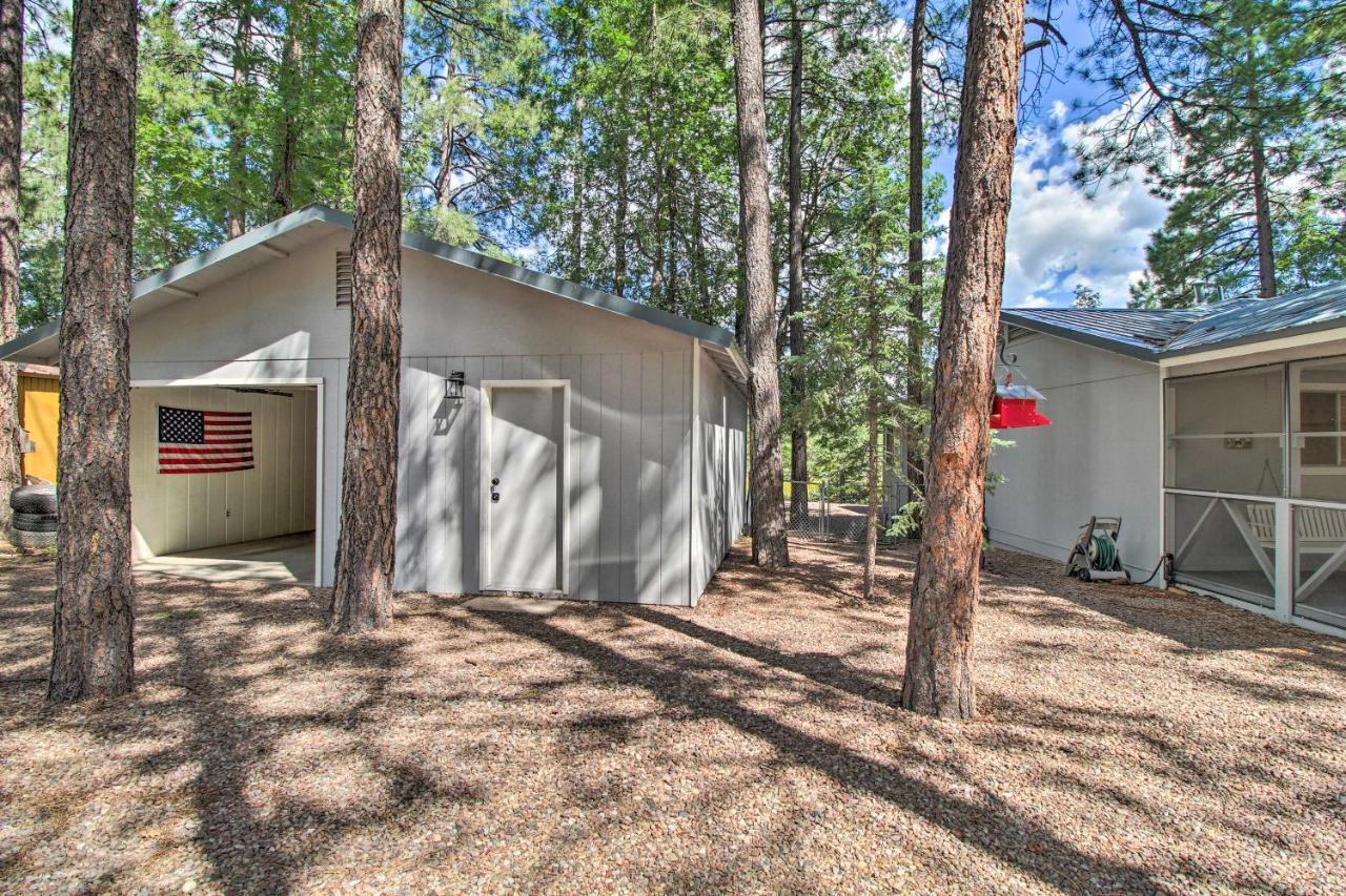 Pinetop Cabin Retreat With Fire Pit And Covered Deck Exterior photo