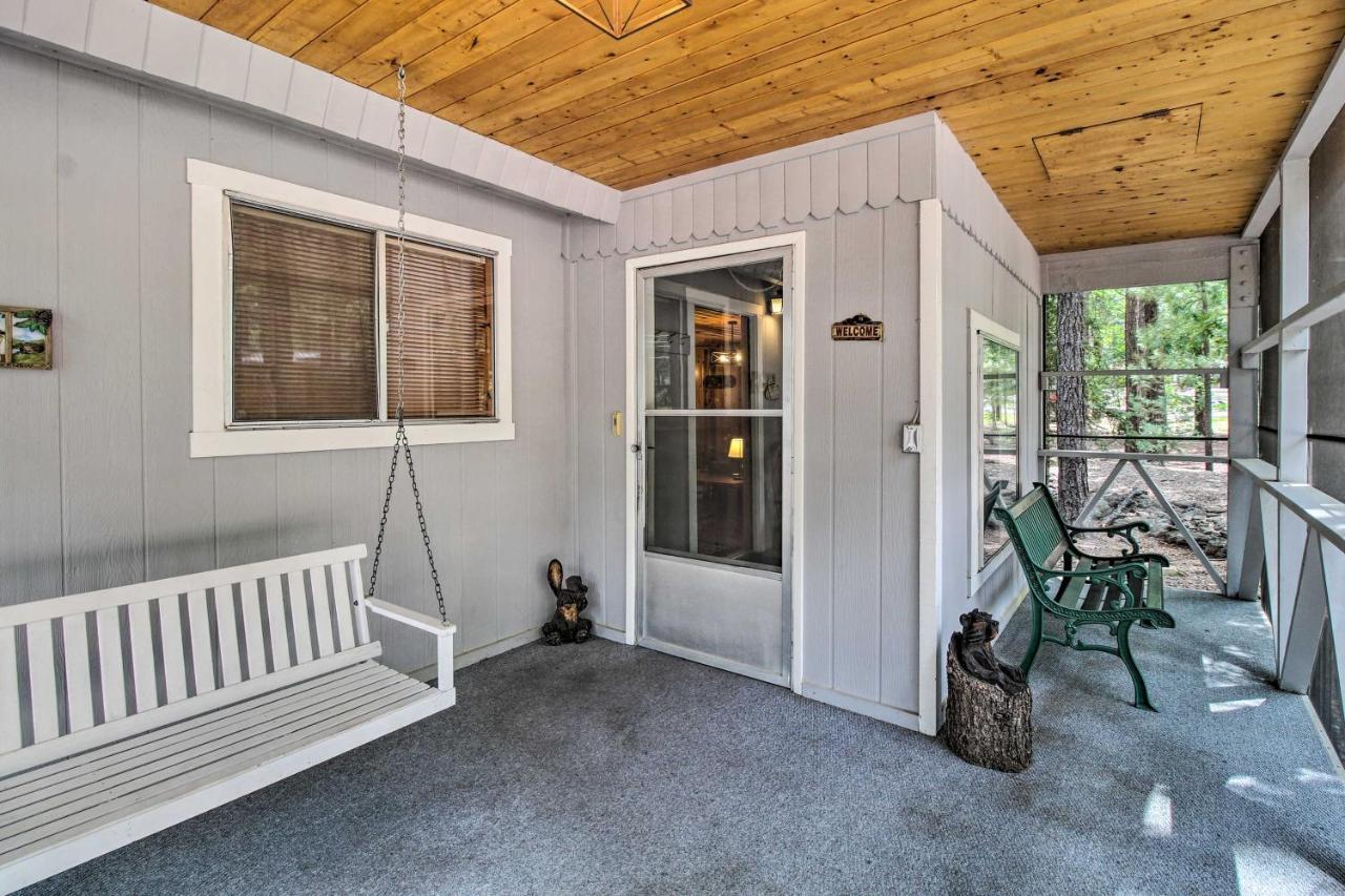 Pinetop Cabin Retreat With Fire Pit And Covered Deck Exterior photo