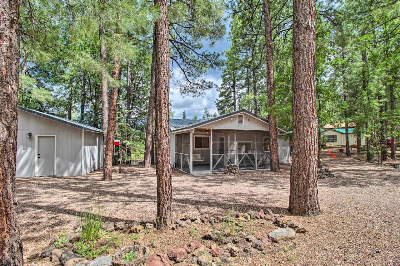 Pinetop Cabin Retreat With Fire Pit And Covered Deck Exterior photo