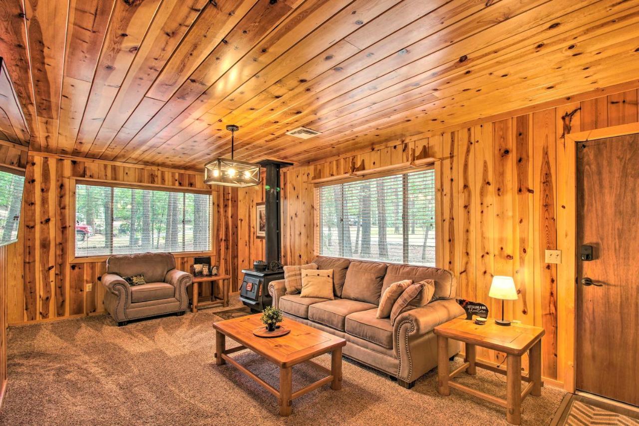 Pinetop Cabin Retreat With Fire Pit And Covered Deck Exterior photo