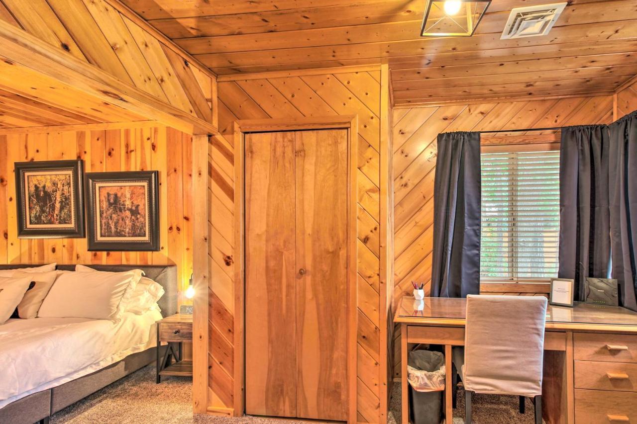 Pinetop Cabin Retreat With Fire Pit And Covered Deck Exterior photo