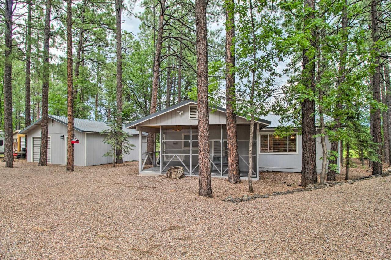 Pinetop Cabin Retreat With Fire Pit And Covered Deck Exterior photo
